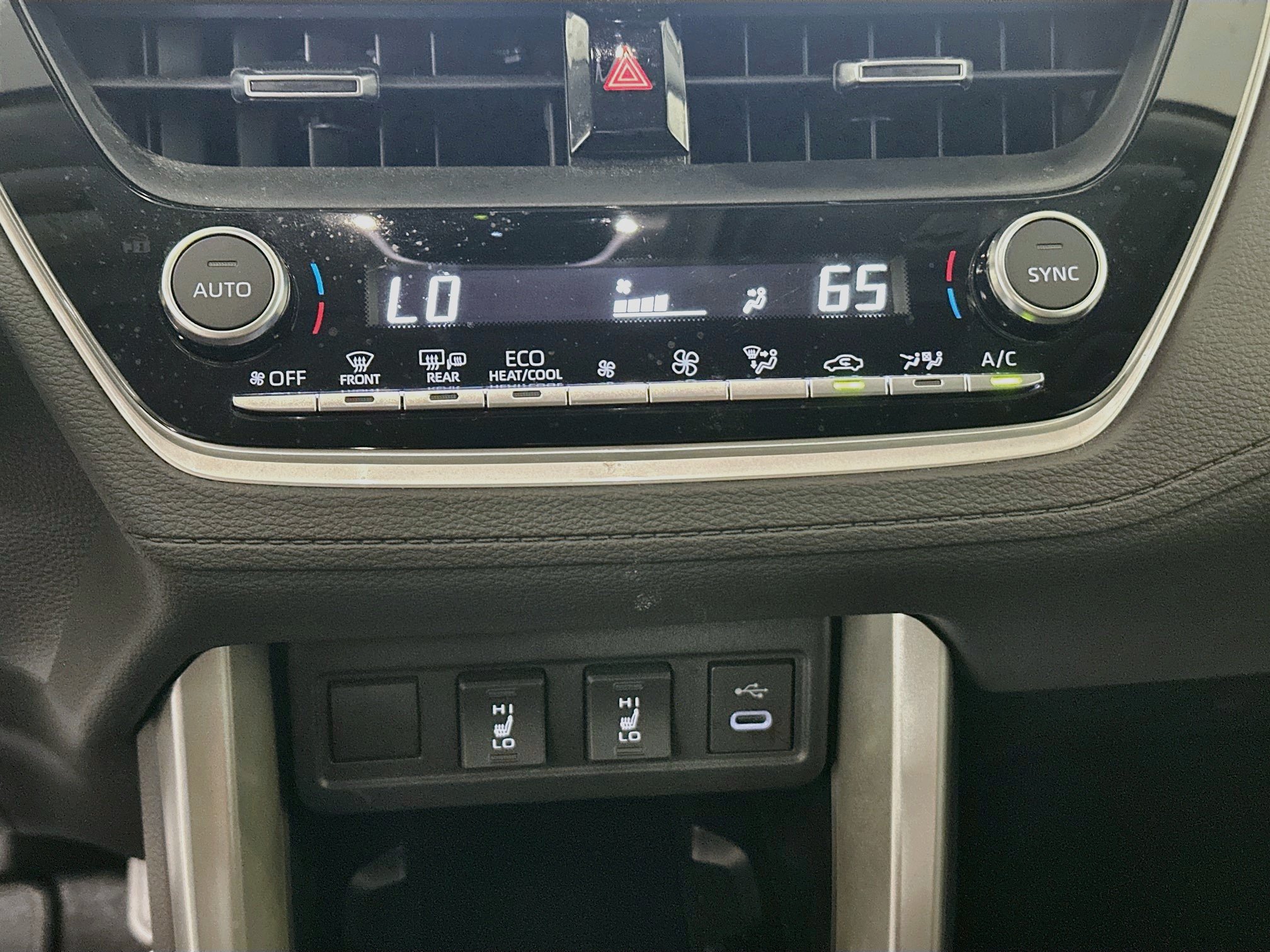 Used 2024 Toyota Corolla Cross XLE w/ Convenience Package FWD image 22