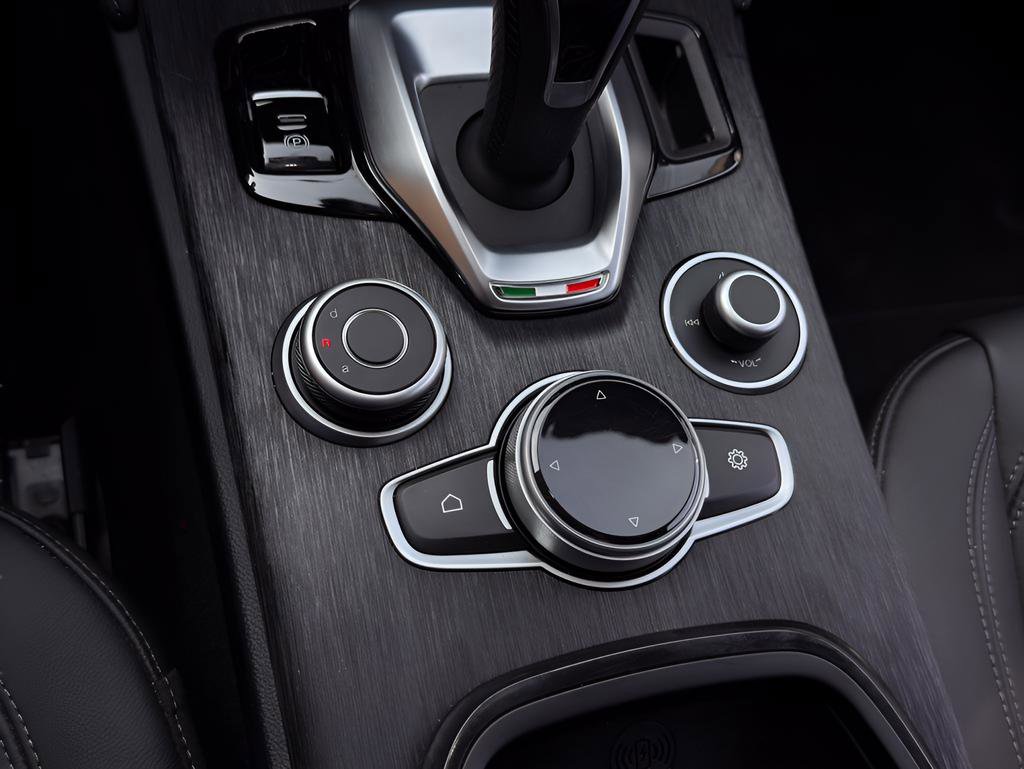 Used 2024 Alfa Romeo Stelvio Sprint image 15