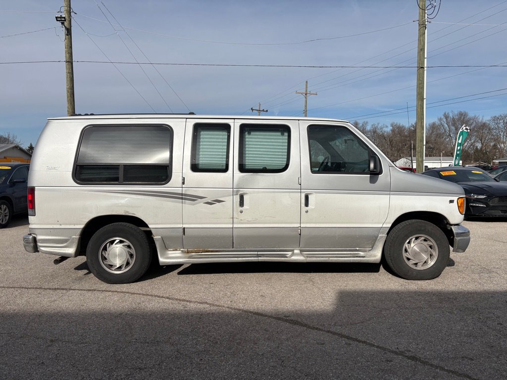 Used 2002 Ford E-150 and Econoline 150 image 3