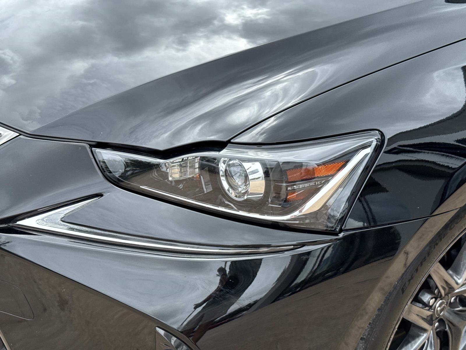 Used 2018 Lexus IS 350 F Sport RWD image 9