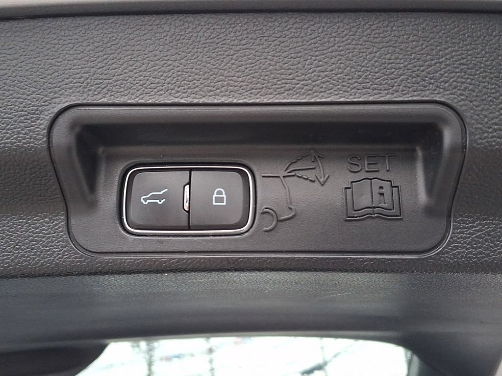 Used 2022 Ford Explorer XLT w/ Equipment Group 202A AWD/4WD image 29