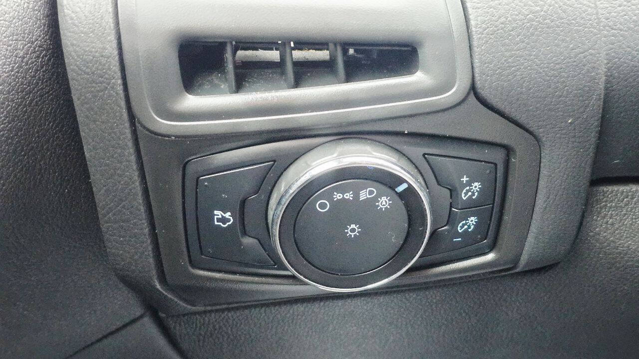 Used 2014 Ford Focus SE w/ SE Winter Package FWD image 25