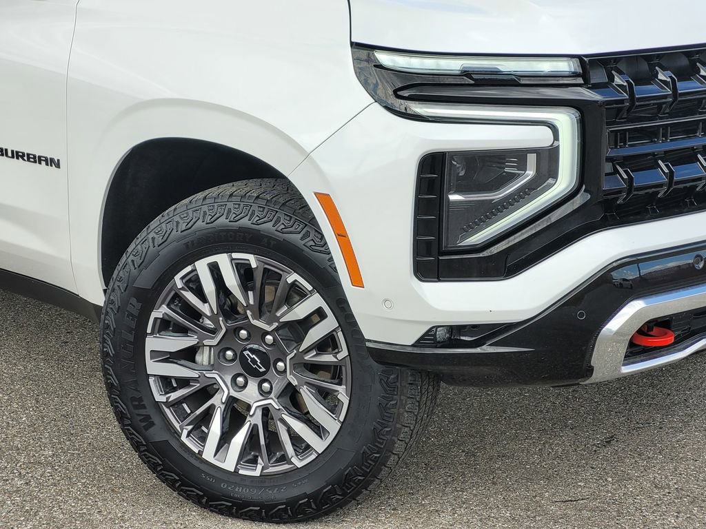 Used 2025 Chevrolet Suburban Z71 AWD/4WD image 9