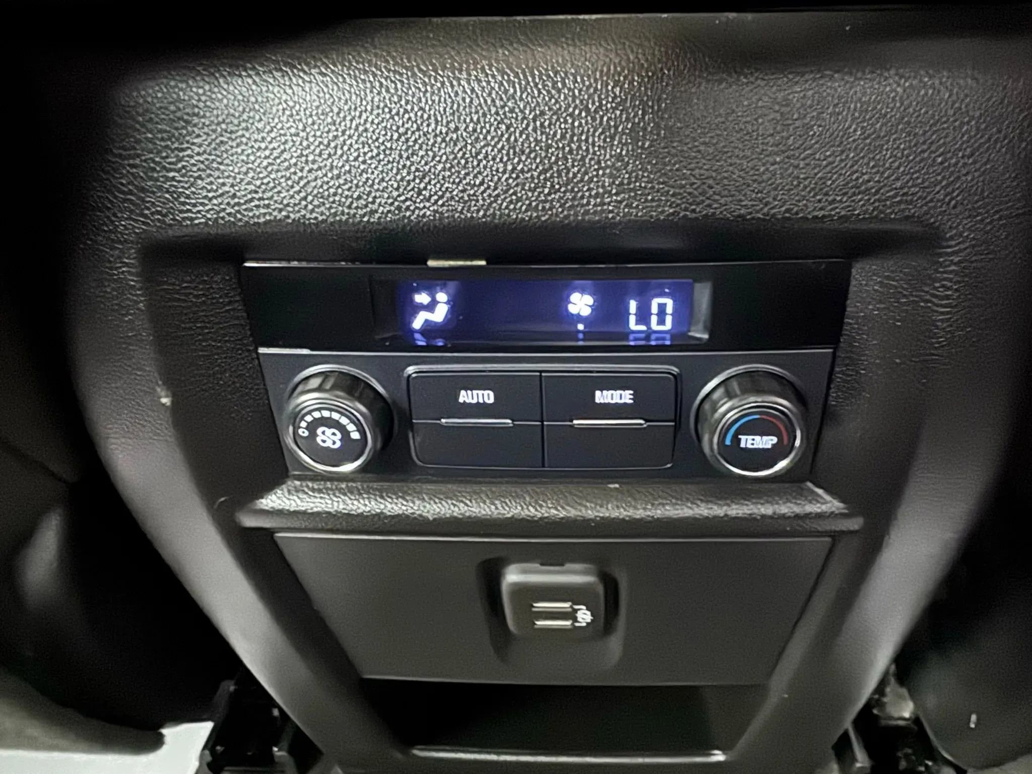 Used 2020 Chevrolet Traverse LT w/ LPO, Floor Liner Package image 37