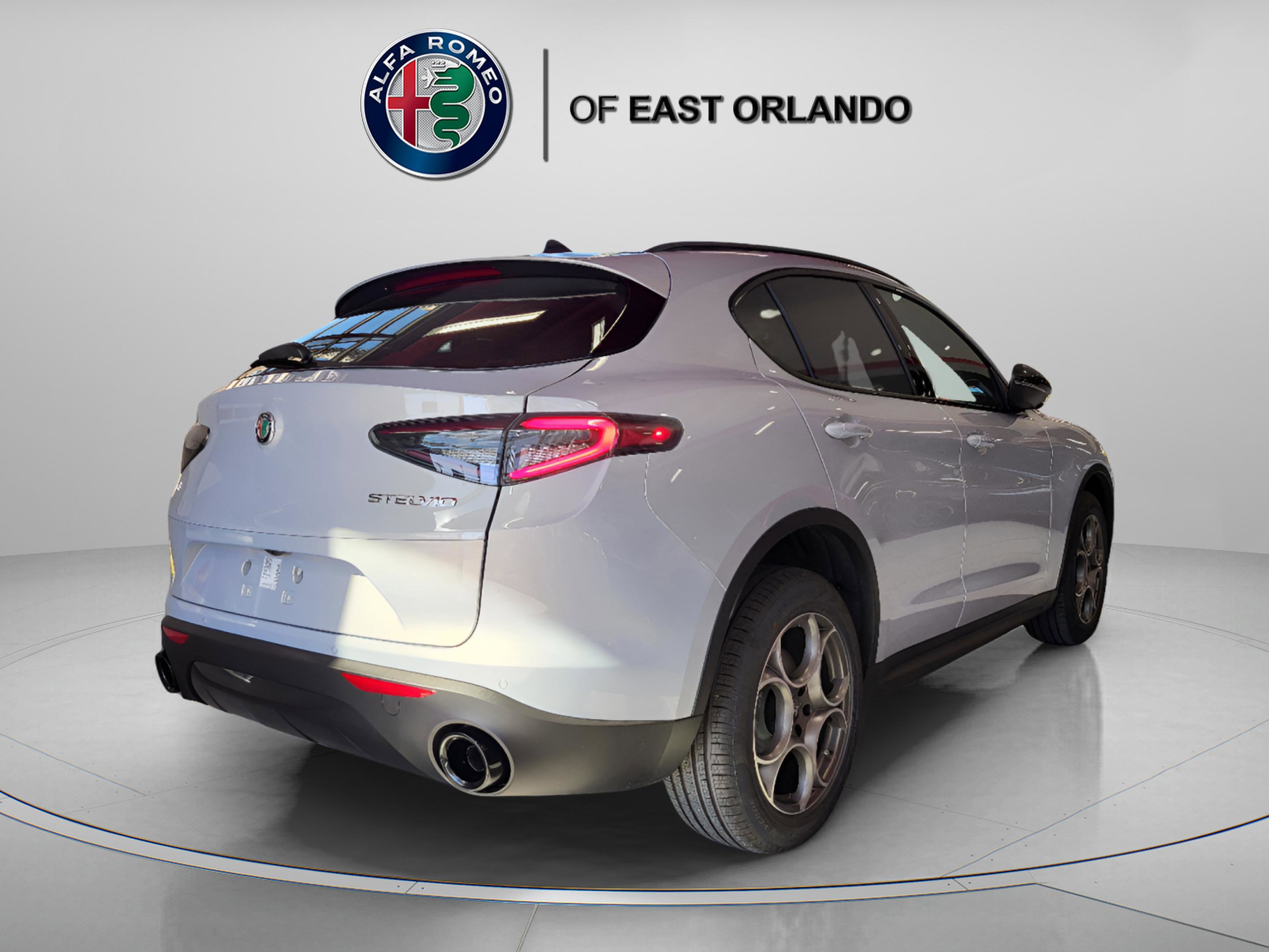 New 2025 Alfa Romeo Stelvio Sprint image 8