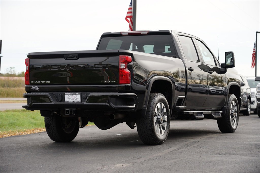 Used 2024 Chevrolet Silverado 2500 Custom w/ Custom Value Package image 3