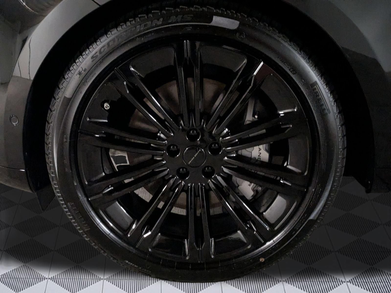 New 2026 Land Rover Range Rover Long Wheelbase SE AWD/4WD image 9