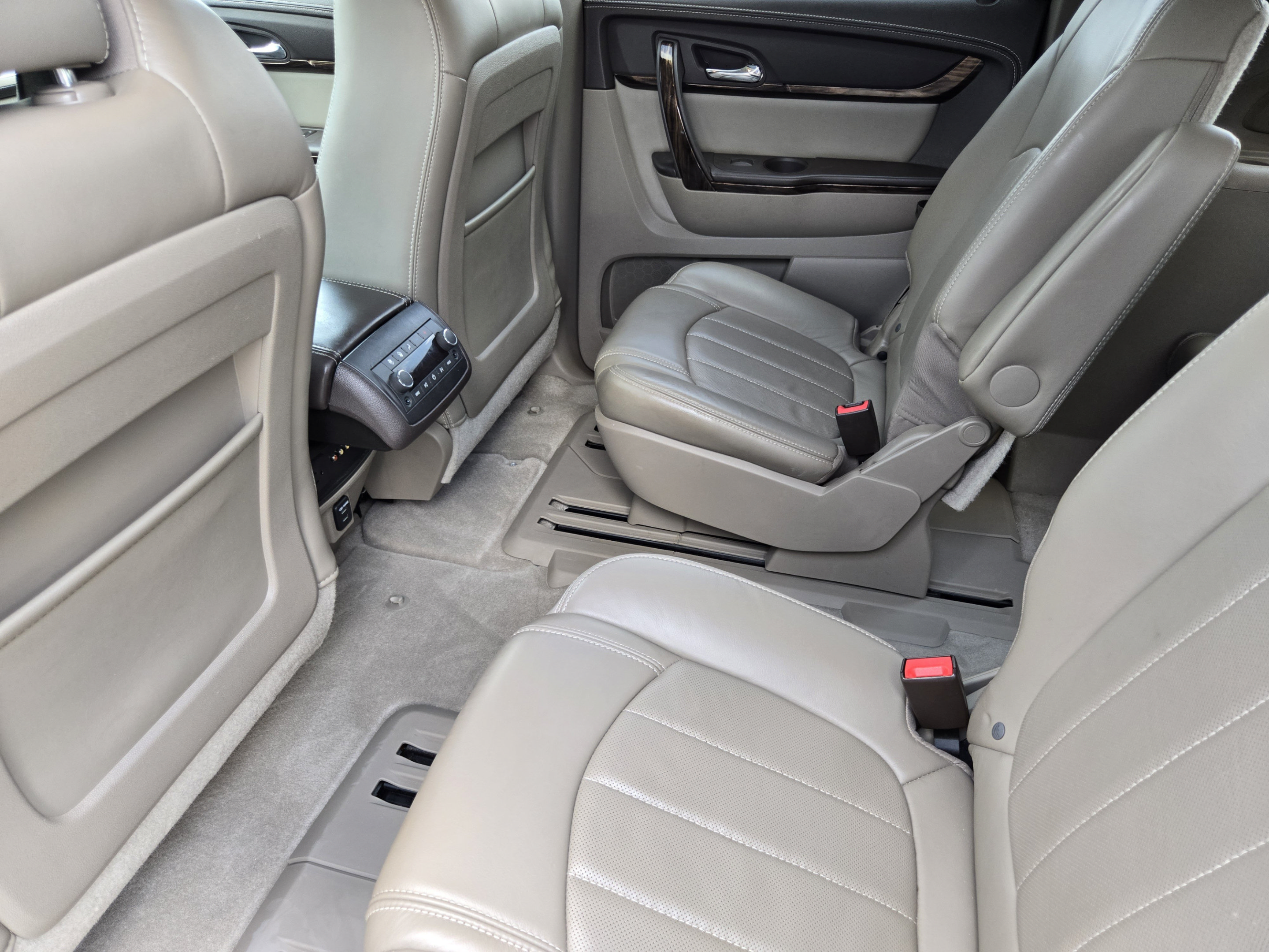 Used 2014 GMC Acadia Denali FWD image 26