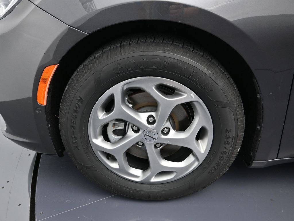 Used 2022 Chrysler Pacifica Limited image 9