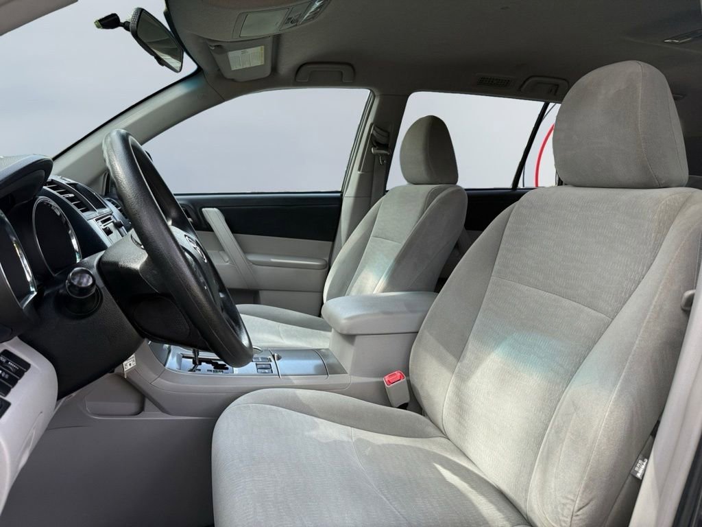 Used 2013 Toyota Highlander Plus AWD/4WD image 18