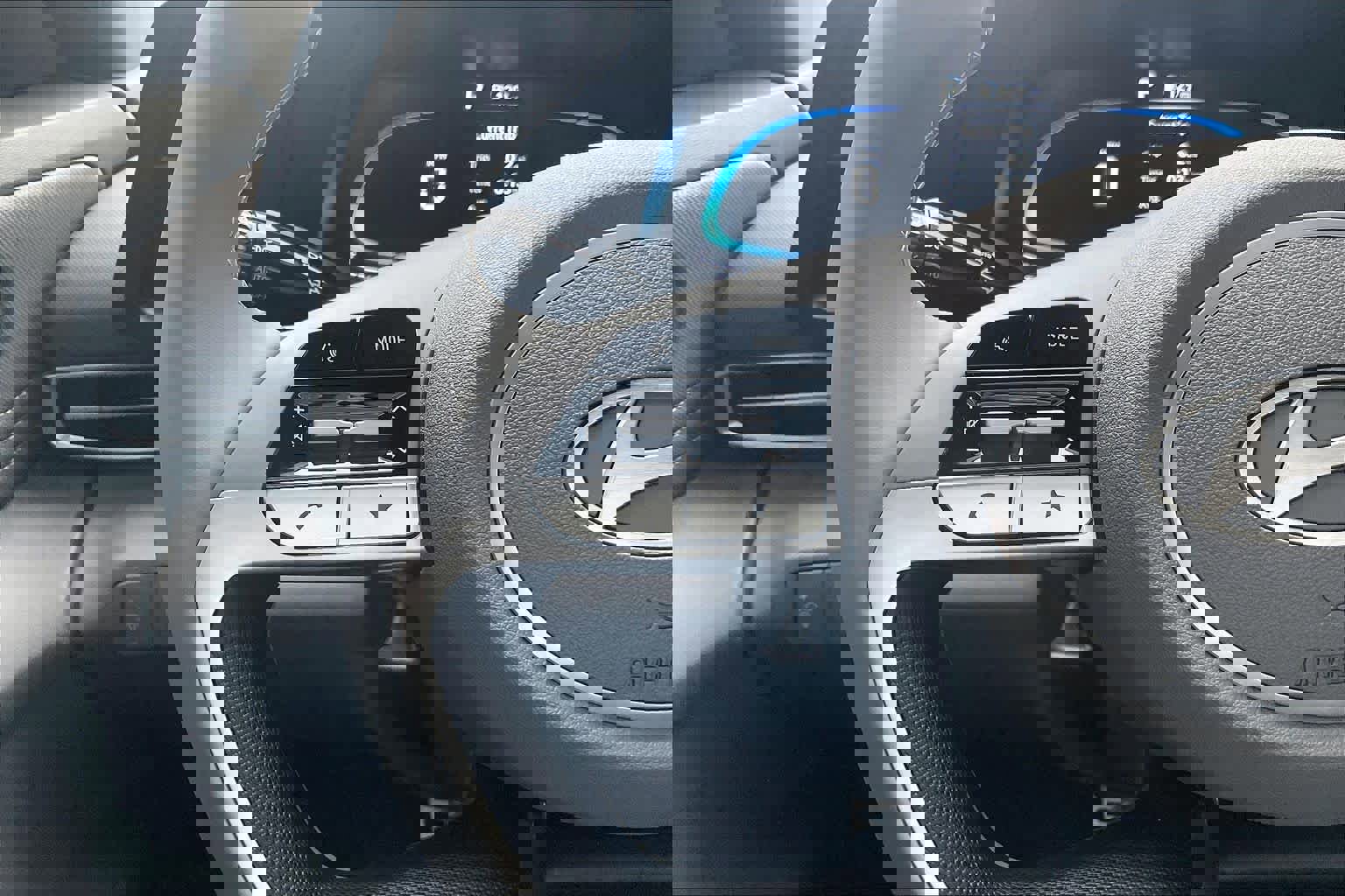 Certified 2025 Hyundai Elantra Sport image 24