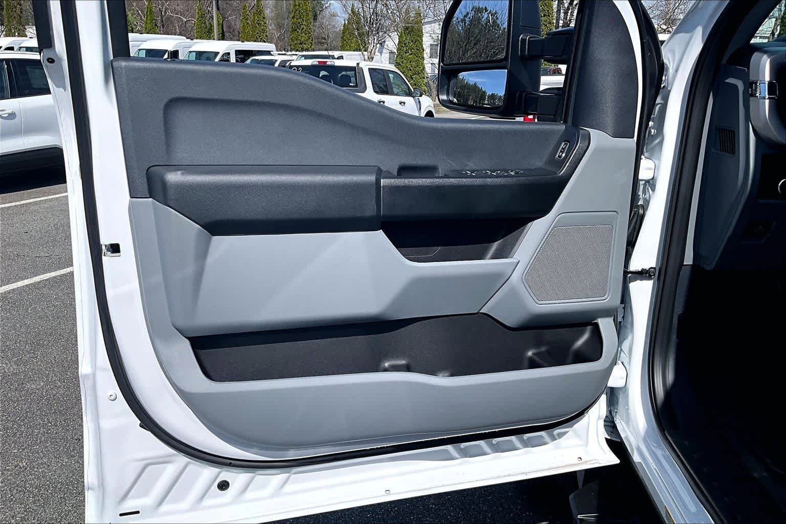 New 2026 Ford F550 4x4 Crew Cab Super Duty w/ XL Chrome Package image 10