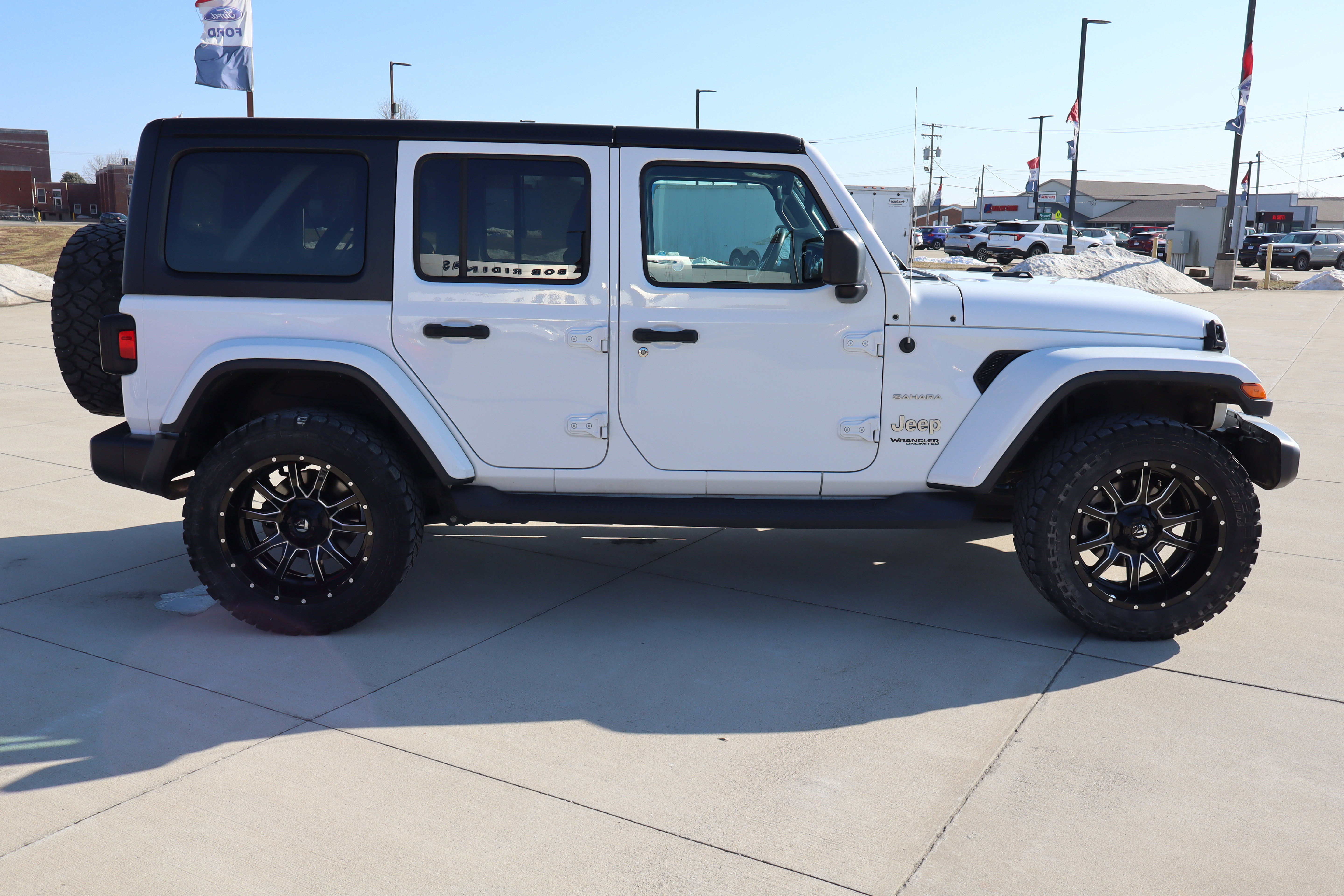 Used 2018 Jeep Wrangler Unlimited Sahara image 5