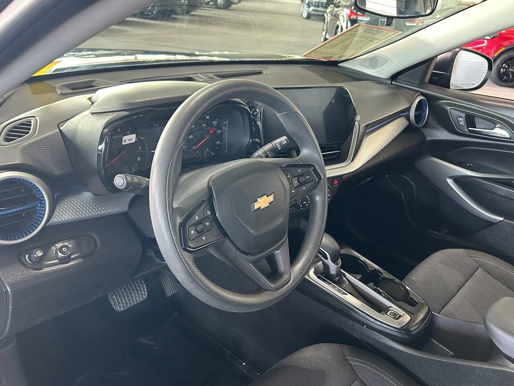 Used 2025 Chevrolet Trax LS FWD image 23
