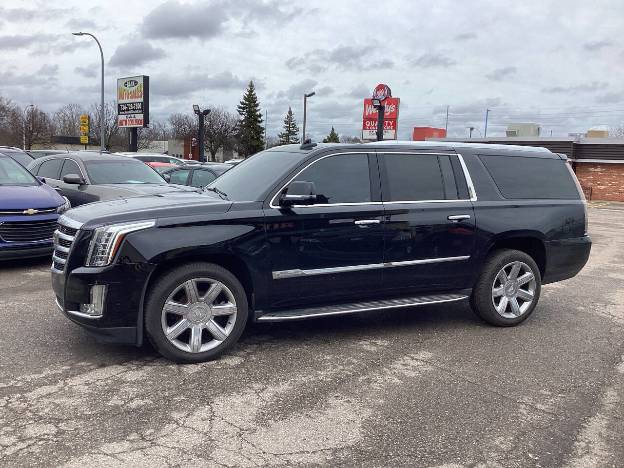 Used 2017 Cadillac Escalade ESV Luxury AWD/4WD image 6