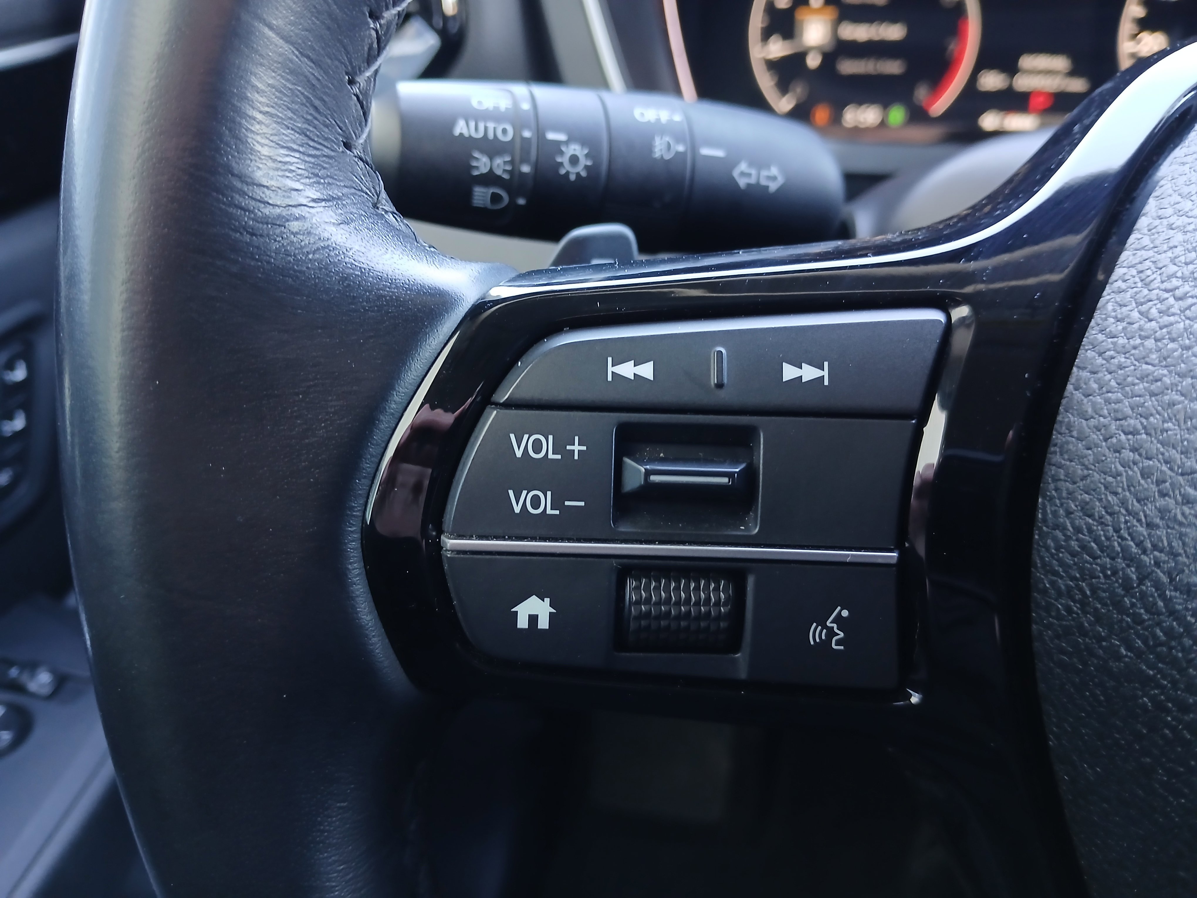 Used 2025 Honda Pilot EX-L image 13