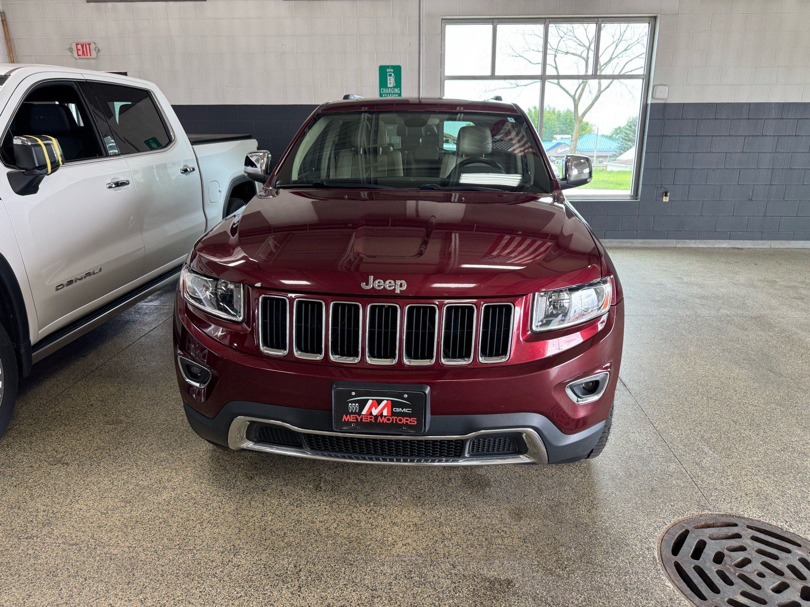 Used 2016 Jeep Grand Cherokee Limited AWD/4WD image 2