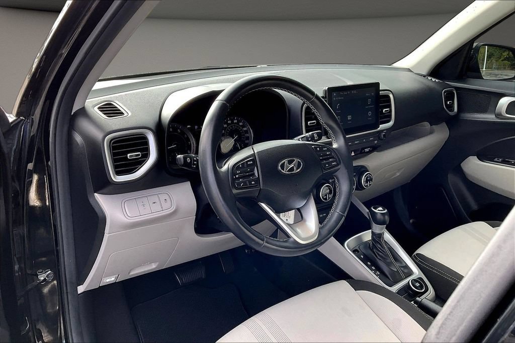 Used 2022 Hyundai Venue SEL FWD image 20