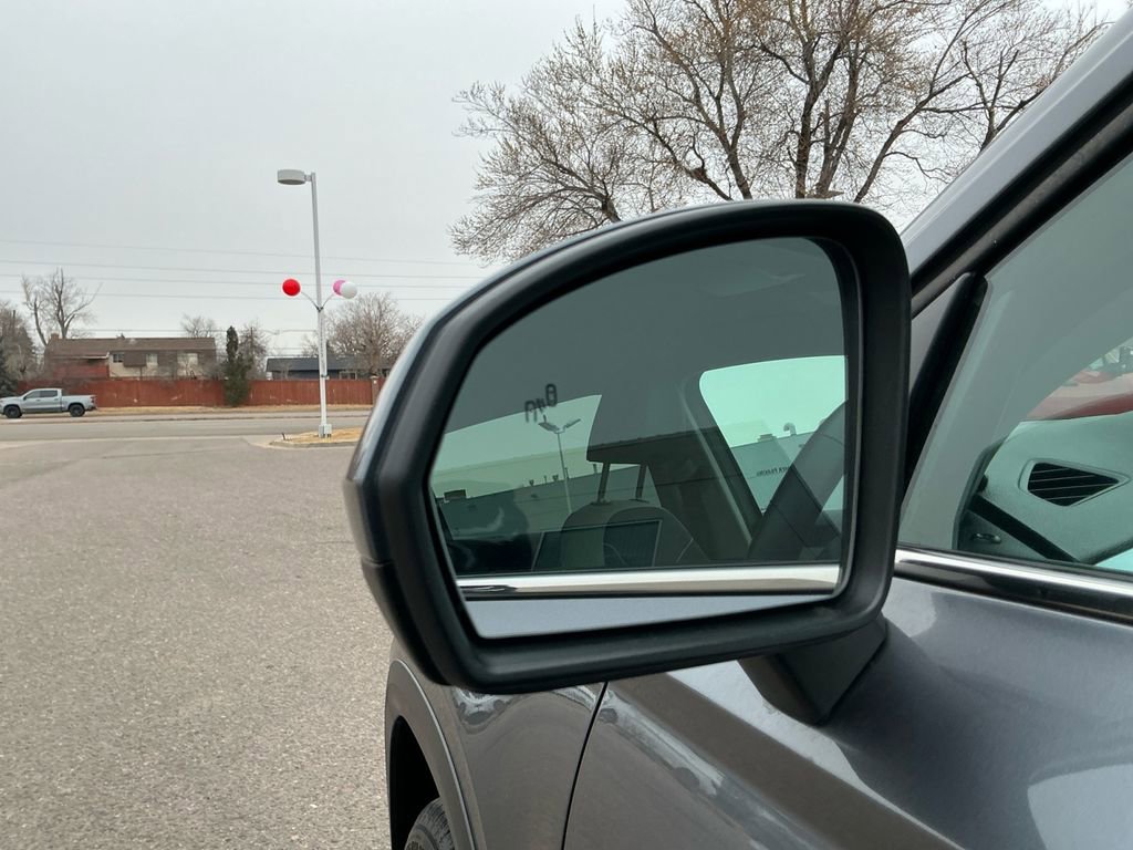 Used 2025 Volkswagen Taos SE image 25