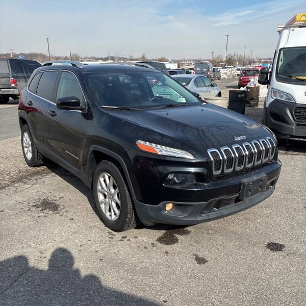 Used 2018 Jeep Cherokee Latitude w/ Cold Weather Group image 18