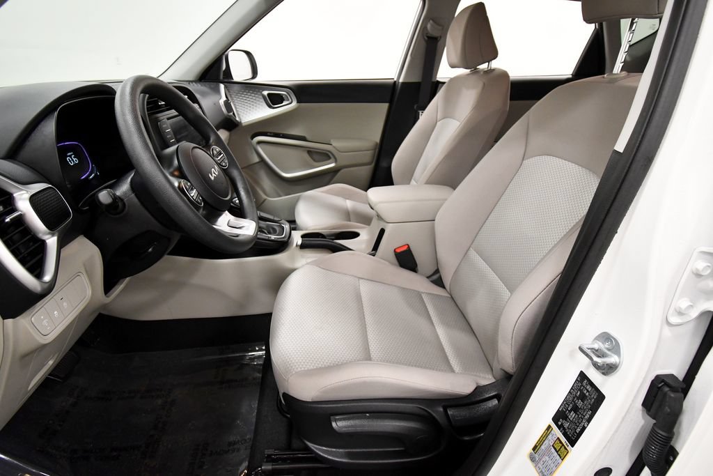 Certified 2025 Kia Soul LX FWD image 14