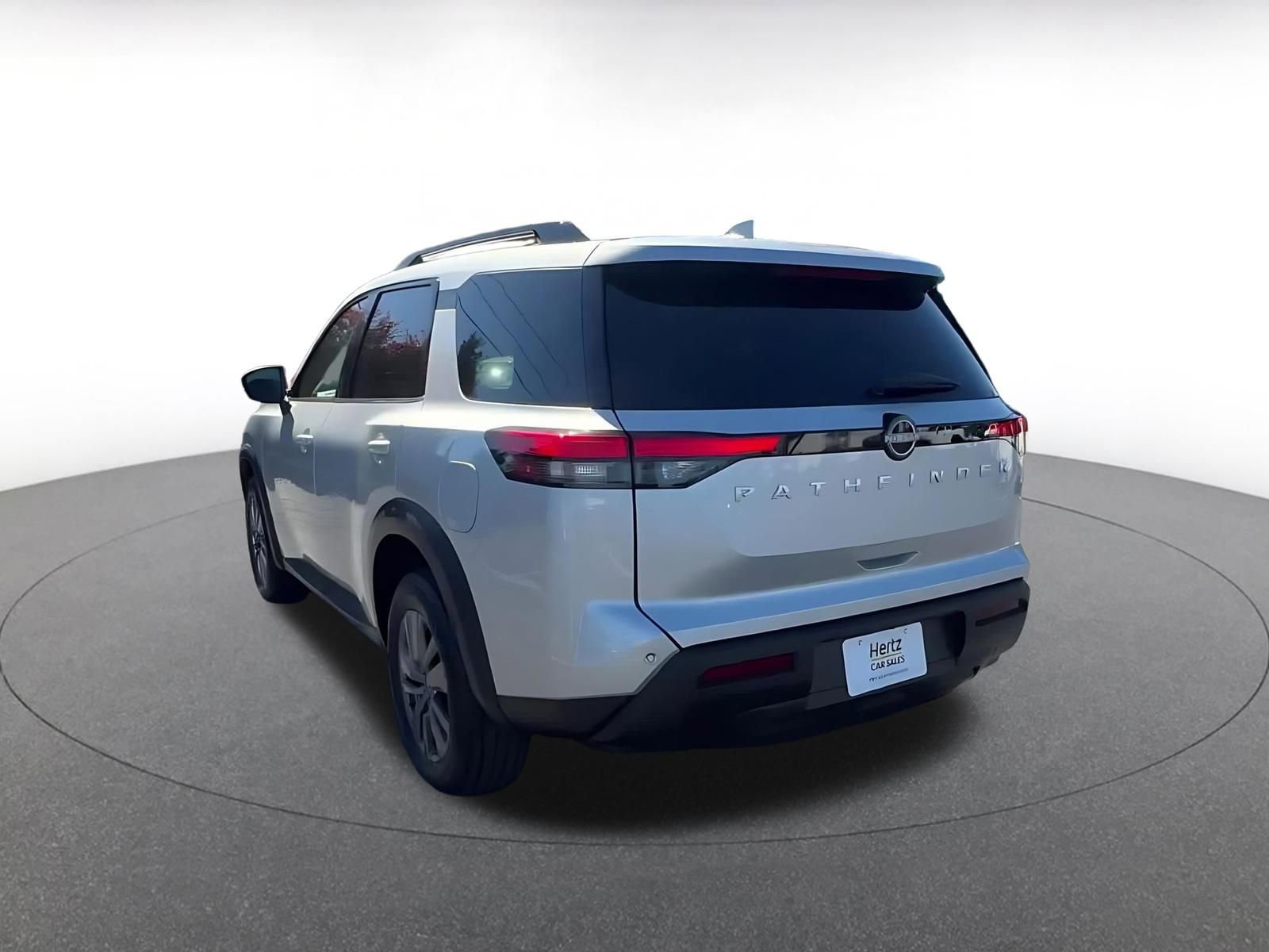 Used 2025 Nissan Pathfinder SV image 11