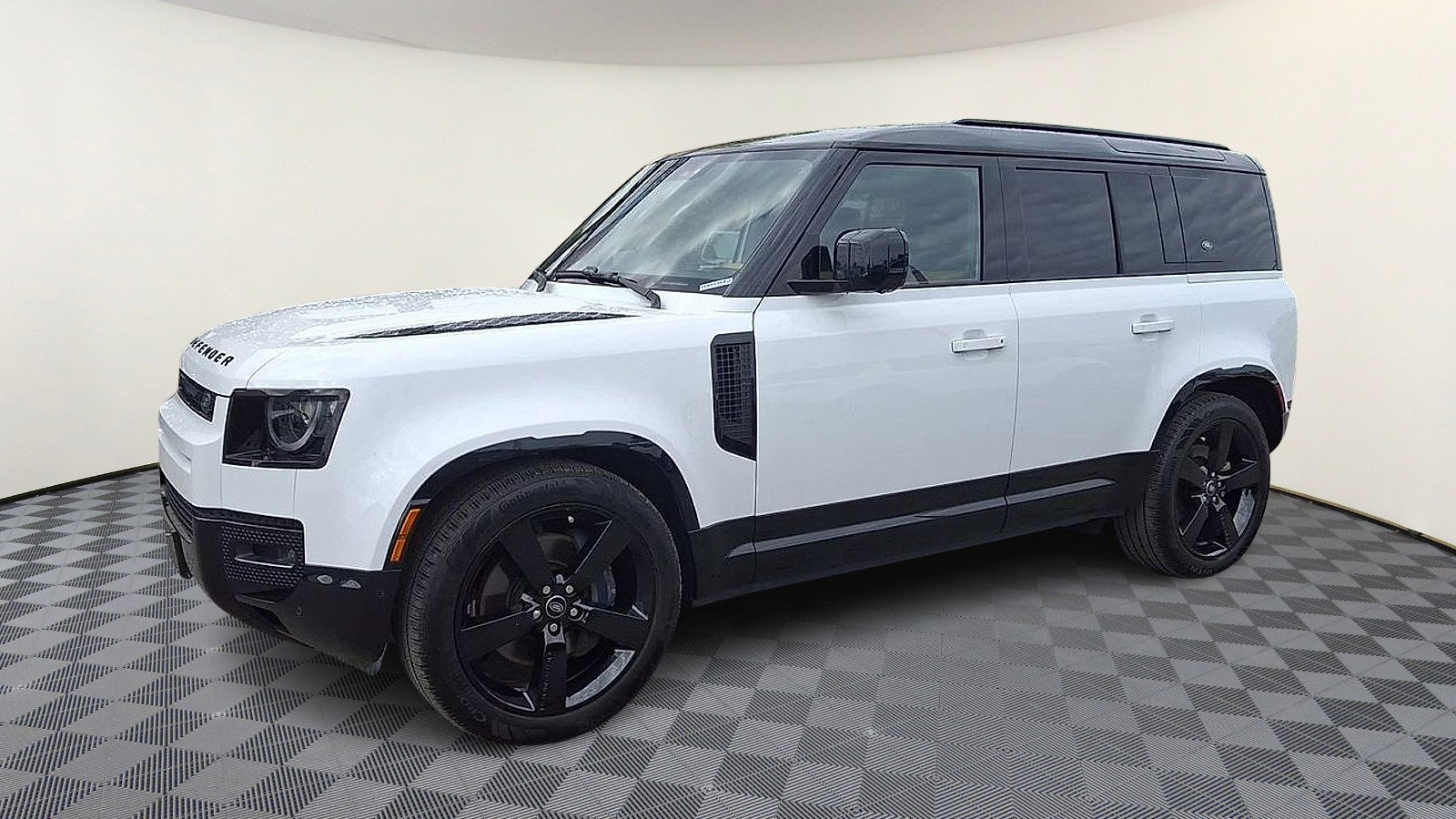 Used 2024 Land Rover Defender 110 X-Dynamic SE AWD/4WD image 4