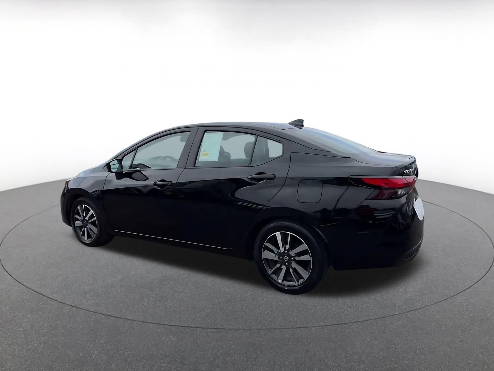 Used 2025 Nissan Versa SV FWD image 9