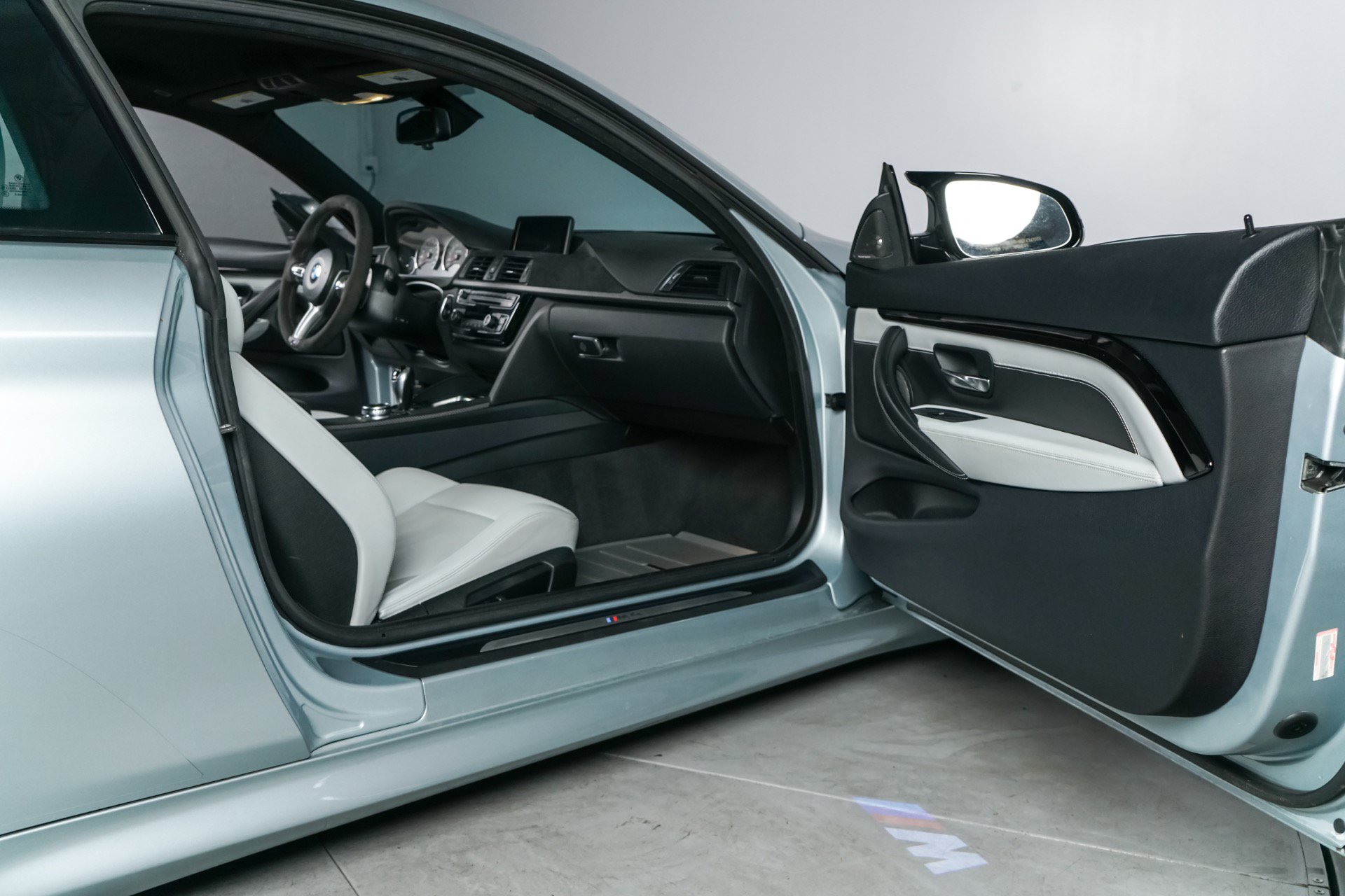 Used 2015 BMW M4 Coupe RWD image 22