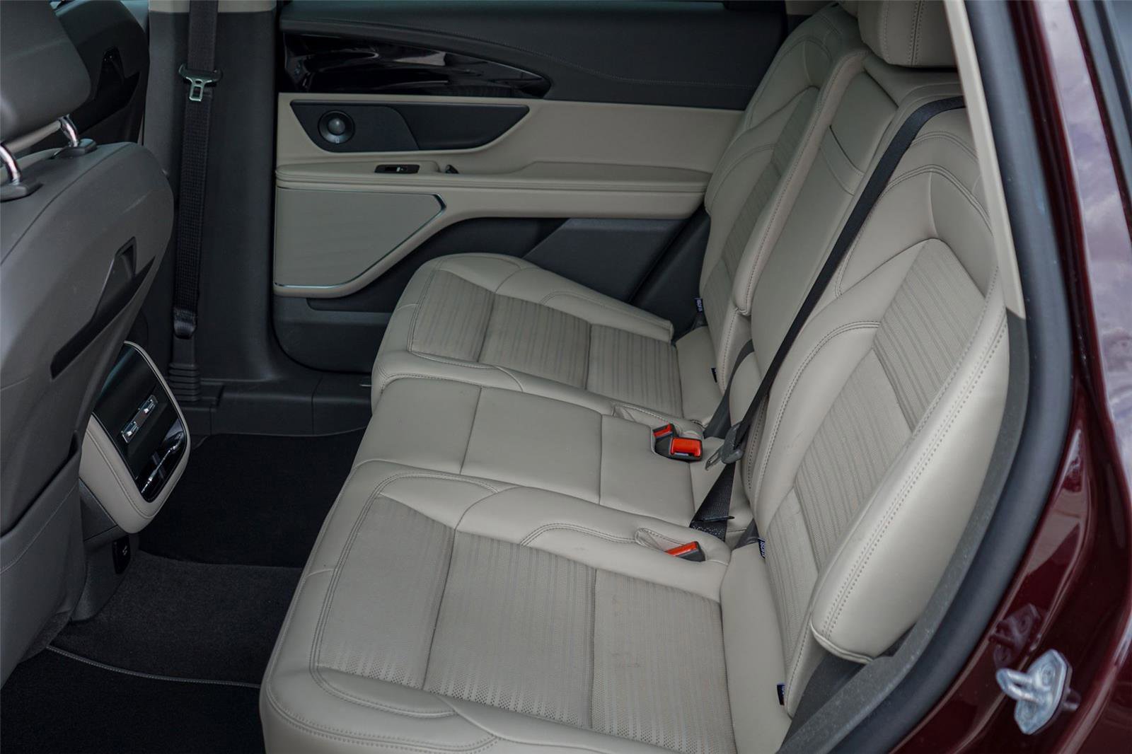 Used 2025 Lincoln Nautilus Reserve image 22