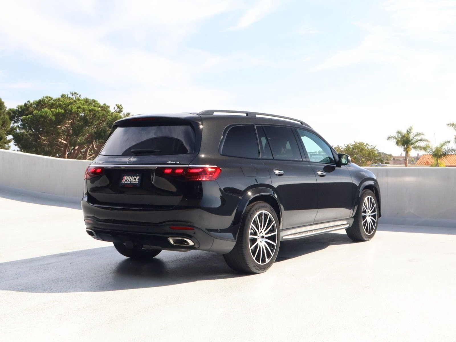 Used 2025 Mercedes-Benz GLS 580 4MATIC image 9