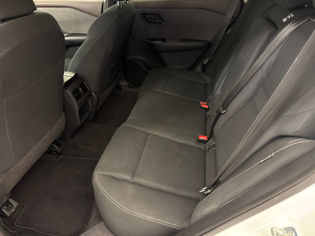 Used 2023 Nissan Rogue S AWD/4WD image 16