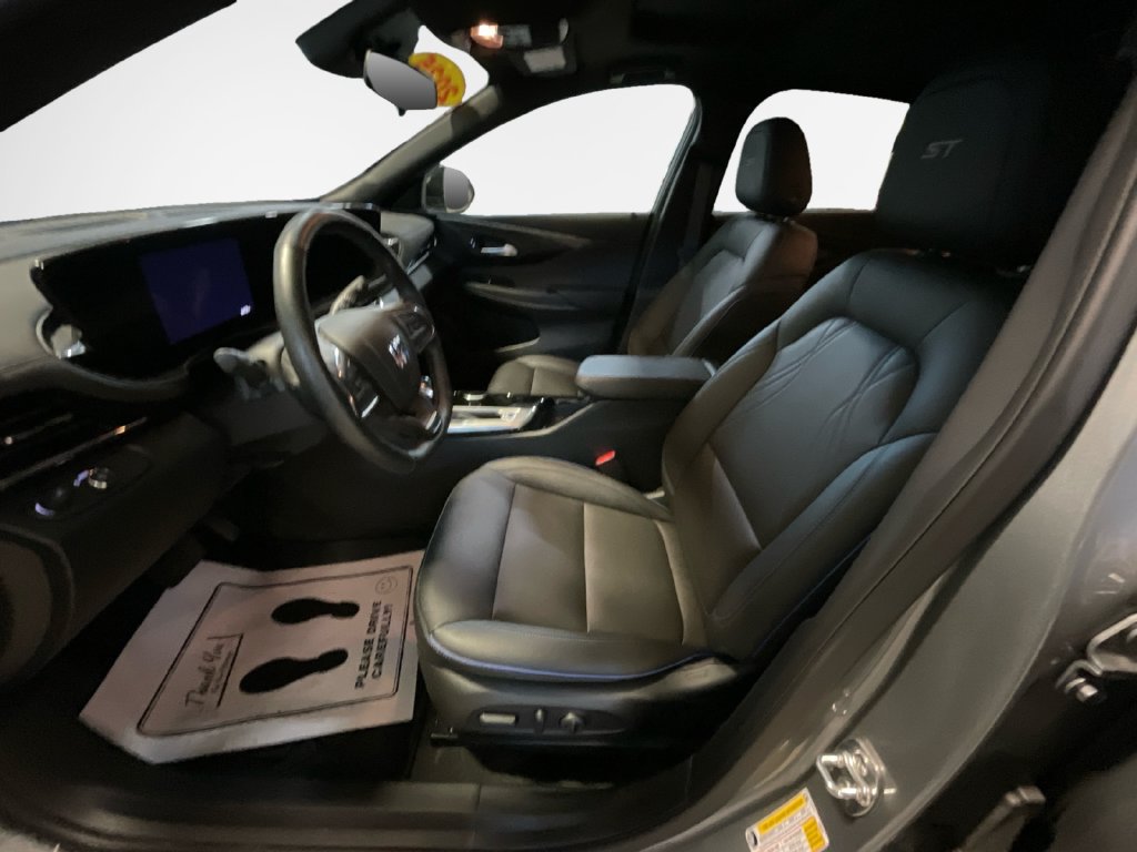 Used 2025 Buick Envista Sport Touring w/ Convenience I Package FWD image 12