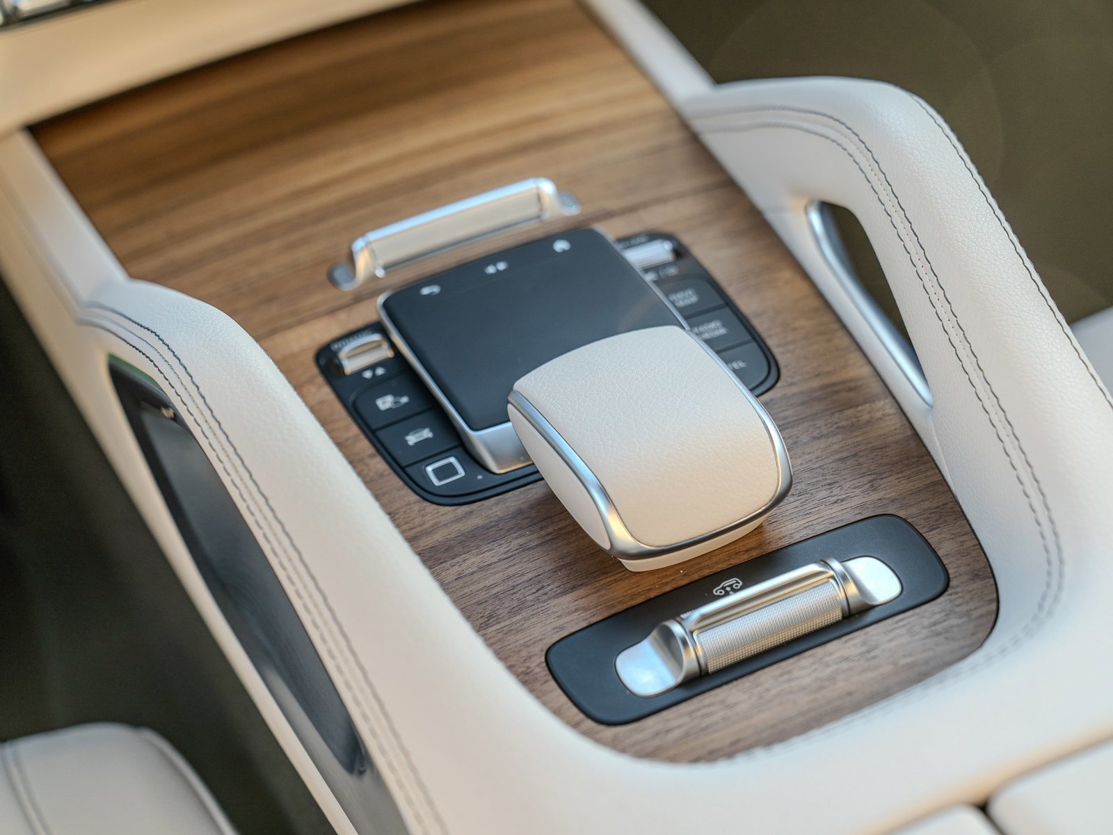 Used 2025 Mercedes-Benz GLS 450 4MATIC image 30