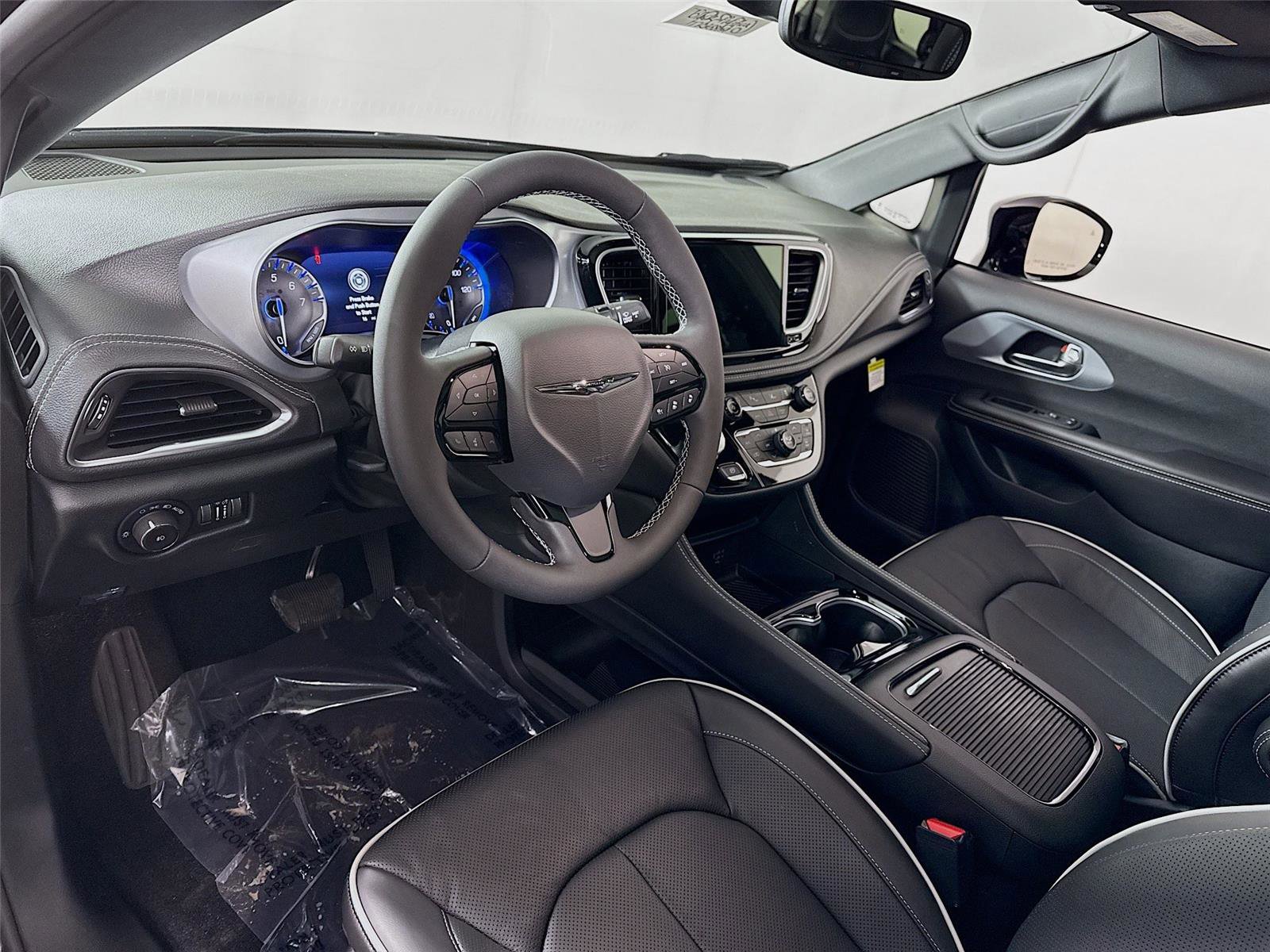 New 2026 Chrysler Pacifica Limited image 4