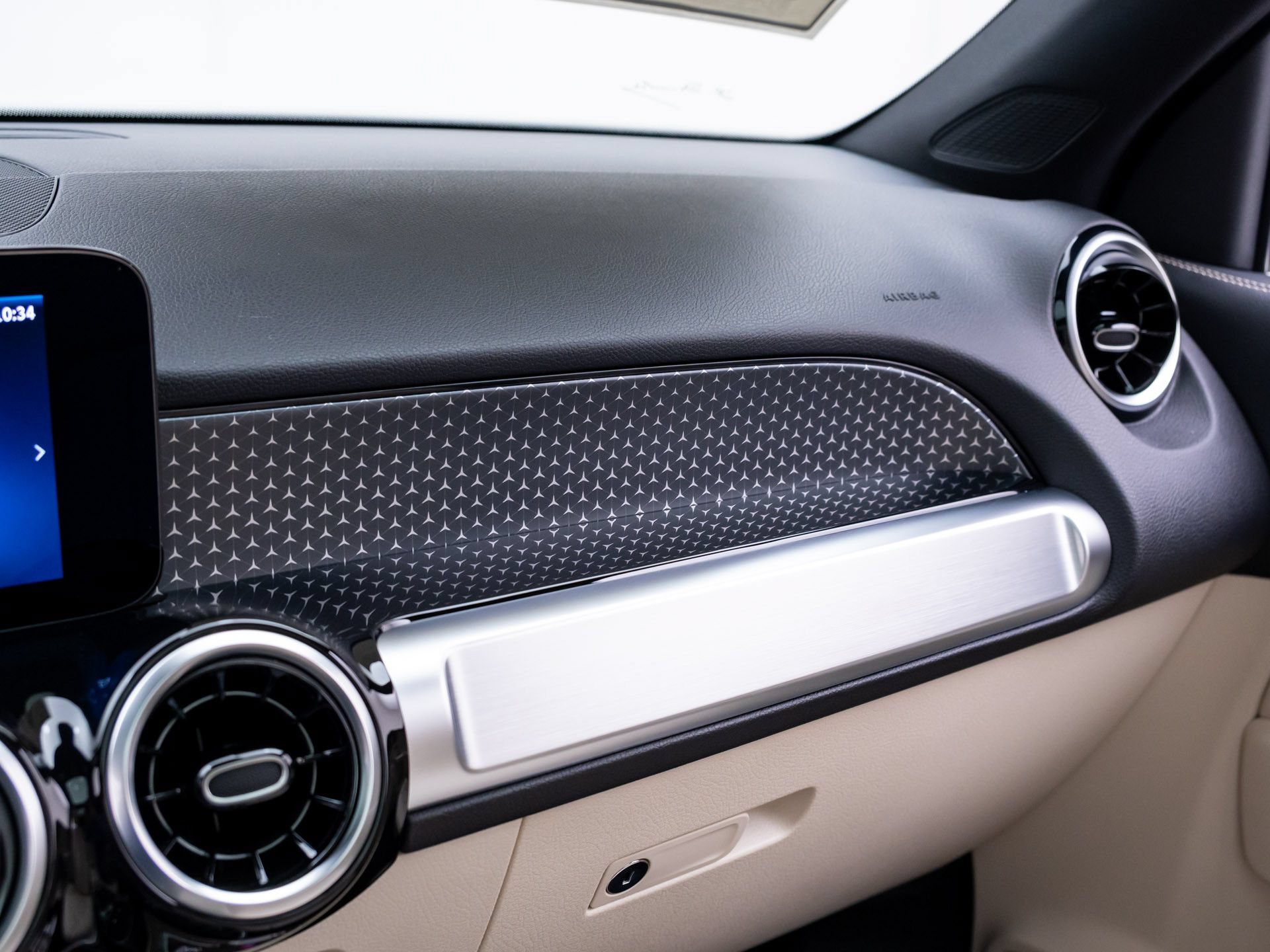 New 2026 Mercedes-Benz GLB 250 4MATIC image 30