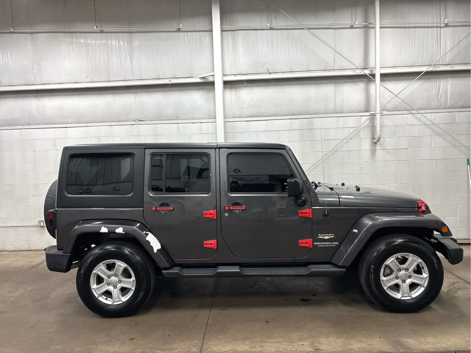 Used 2014 Jeep Wrangler Unlimited Sahara w/ Connectivity Group image 27