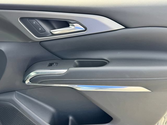 Used 2026 Chevrolet Traverse LT w/ LPO, Floor Liner Package FWD image 6