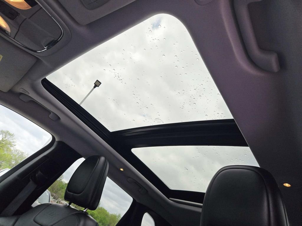 Used 2021 Jeep Cherokee Limited w/ Elite Package image 9