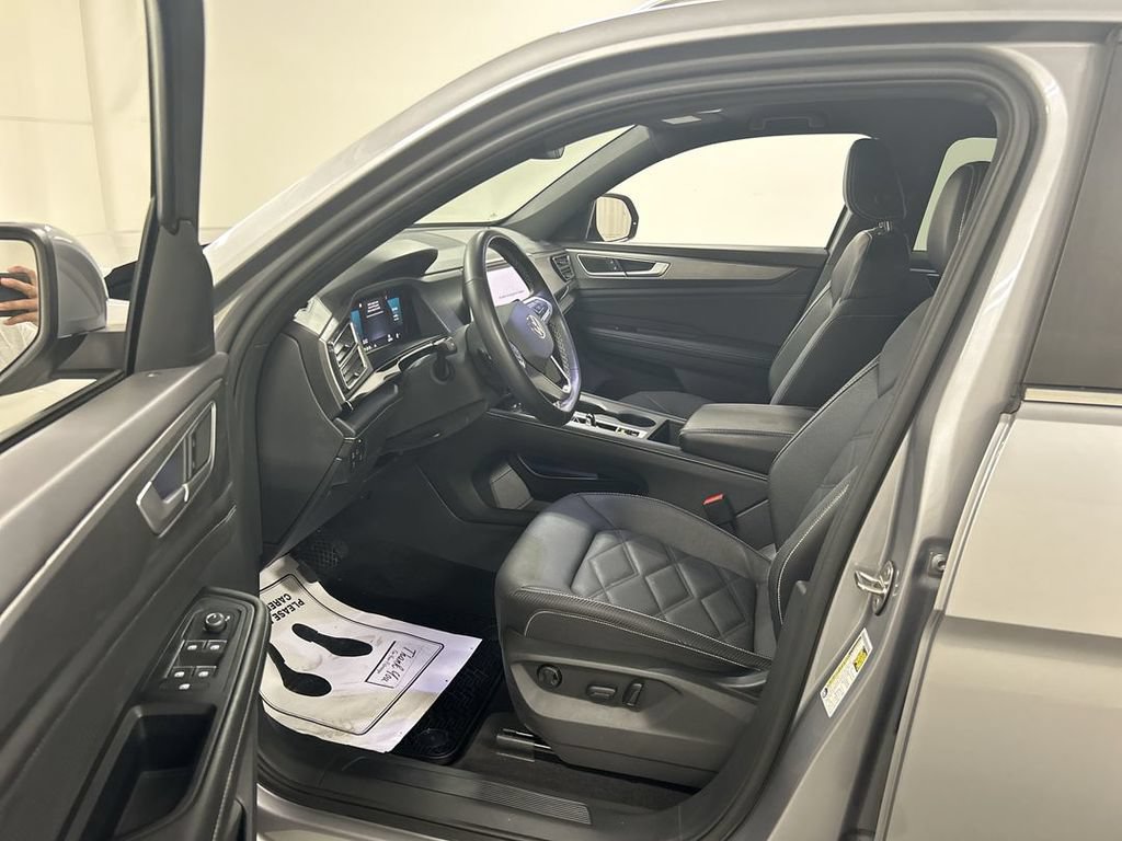 Used 2024 Volkswagen Atlas Cross Sport SE AWD/4WD image 9