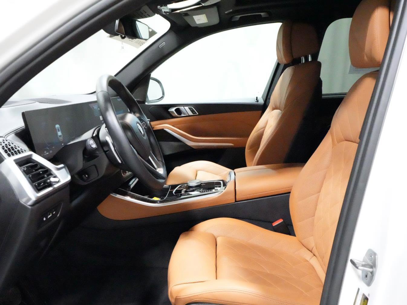 Certified 2024 BMW X5 xDrive40i w/ Premium Package image 2