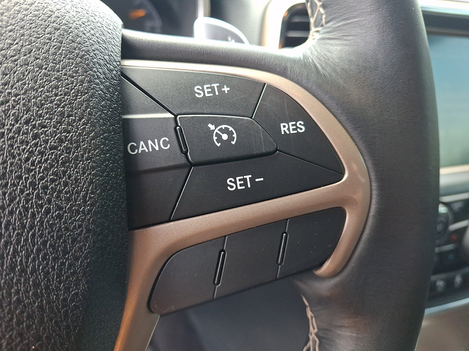 Used 2016 Jeep Grand Cherokee Limited AWD/4WD image 21