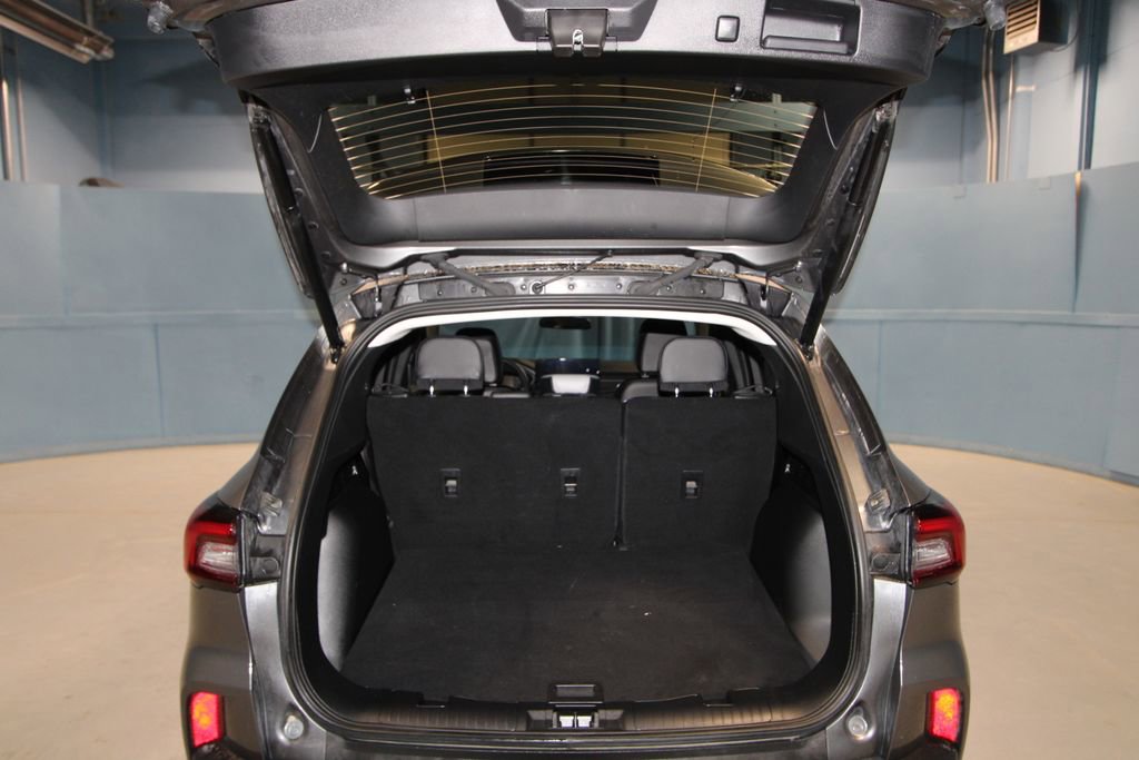 Used 2025 Ford Escape SE image 39