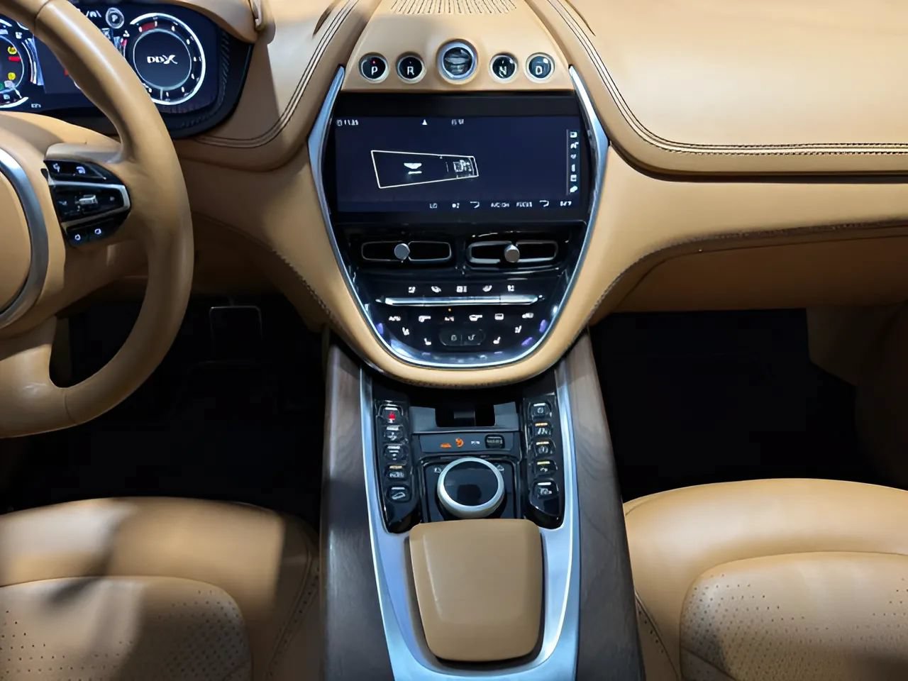 Used 2021 Aston Martin DBX AWD/4WD image 31