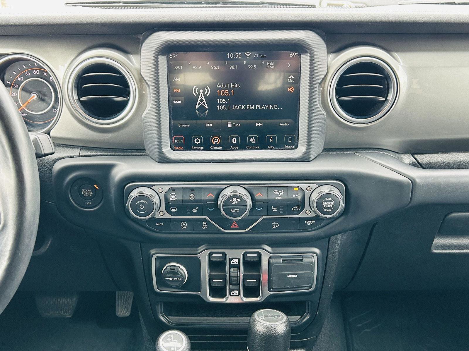 Used 2019 Jeep Wrangler Unlimited Sahara AWD/4WD image 16