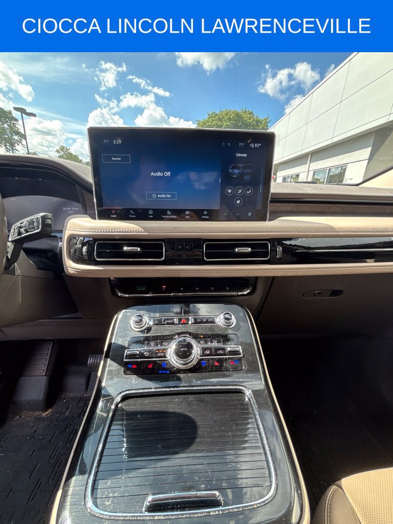 Used 2023 Lincoln Nautilus Reserve w/ Cargo Utility Package AWD/4WD image 16