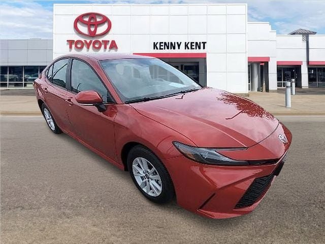 Used 2026 Toyota Camry LE w/ Convenience Package FWD image 1