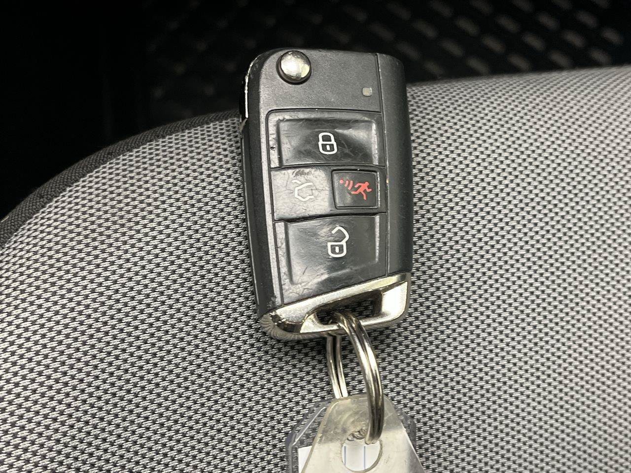 Used 2015 Volkswagen e-Golf Limited Edition FWD image 23