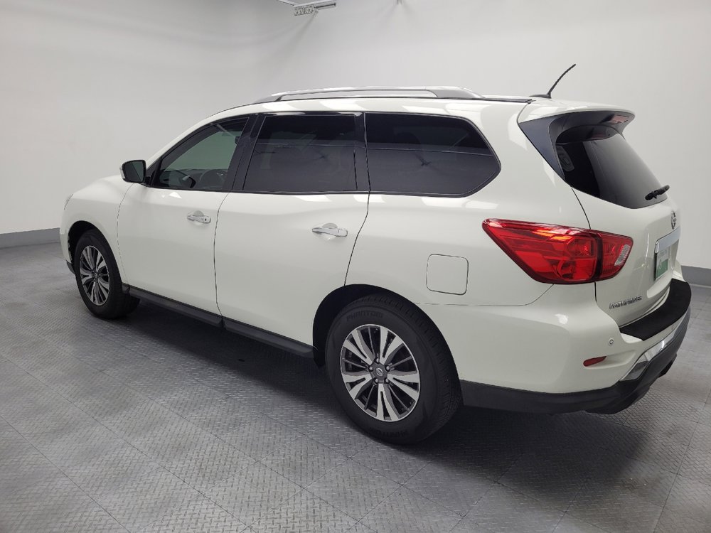 Used 2018 Nissan Pathfinder SV image 3