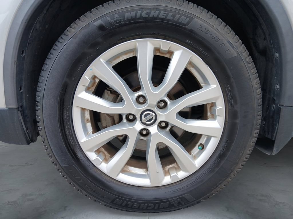 Used 2017 Nissan Rogue SV FWD image 14